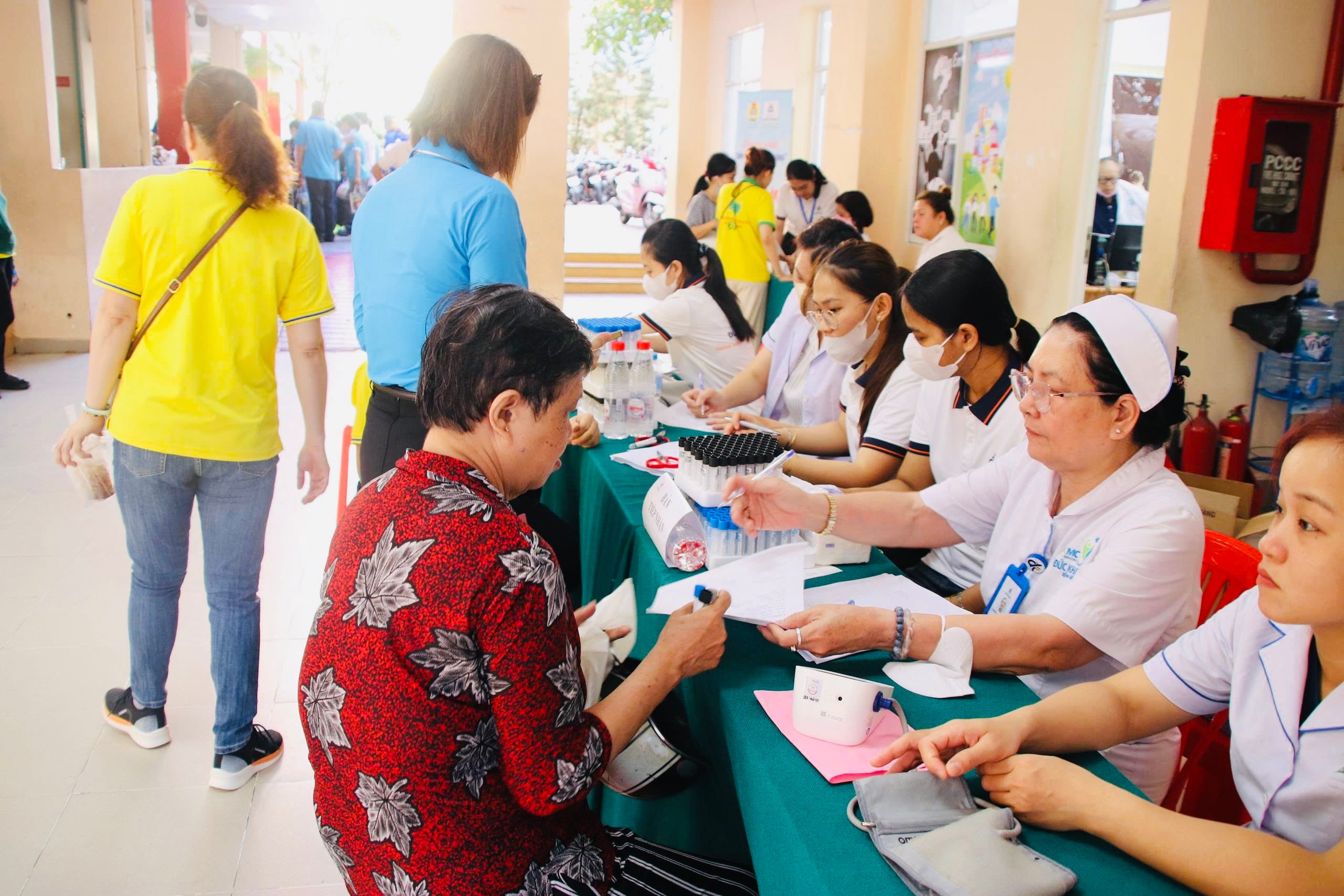 Bệnh viện Đức Khang chăm sóc sức khỏe đoàn viên, người lao động Phường An Đông