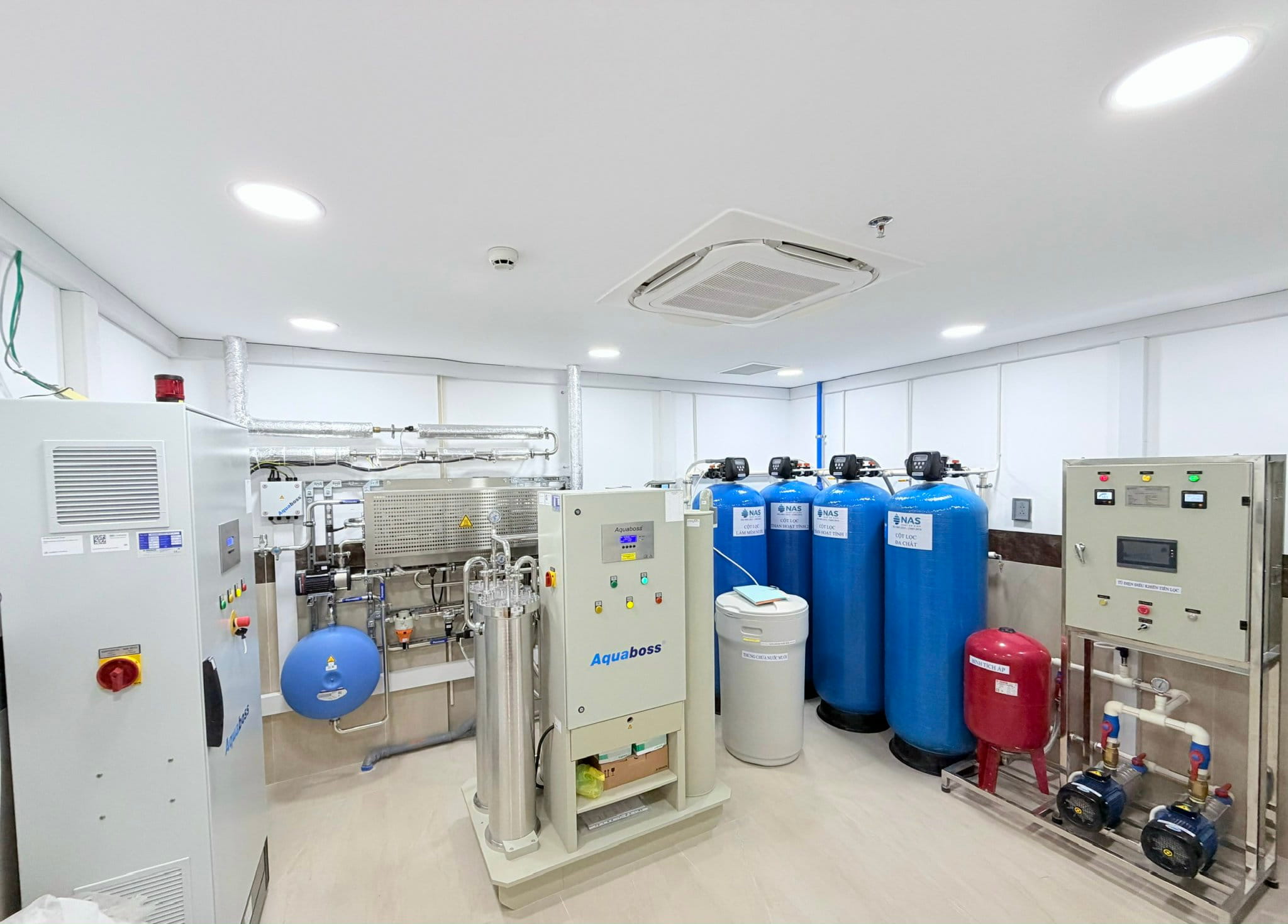 phong-he-thong-nuoc-RO Bệnh viện Đức Khang trang bị hệ thống nước RO AQUAboss – Đỉnh cao công nghệ xử lý nước thận nhân tạo